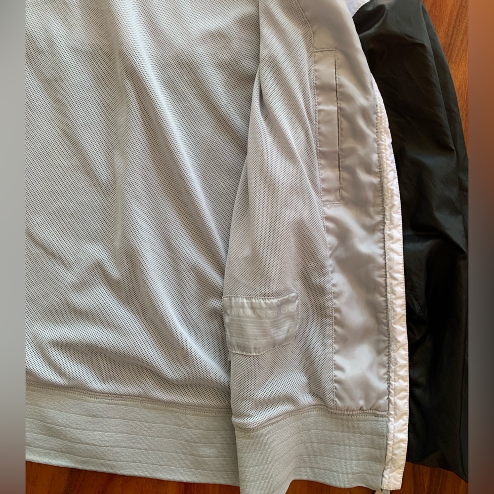 EUC Nike Men Sportwear Windrunner Jacket Size M in Grey/White/Black Combo - Picture 9 of 13